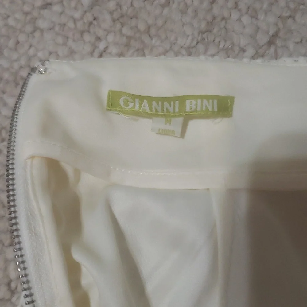 Gianni Bini Lace Mini Skirt NWOT - Picture 4 of 4